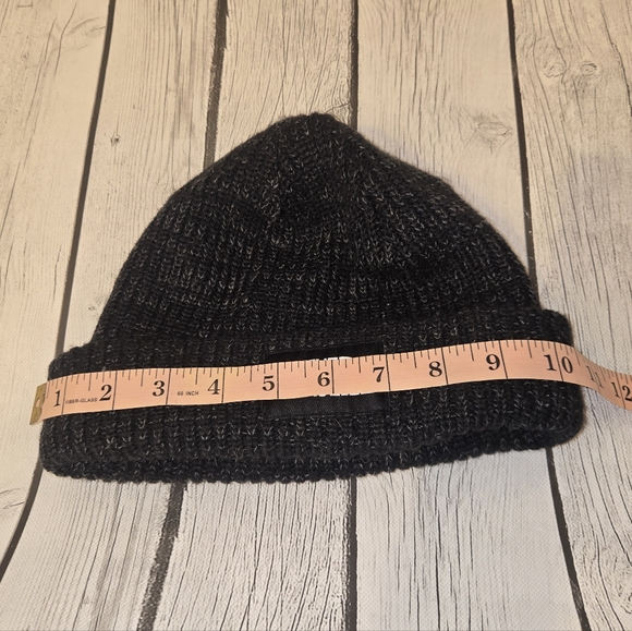 The North Face Ribbed Knit Beanie Hat Black Logo Patch Winter Ski Cap Unisex - Picture 4 of 5